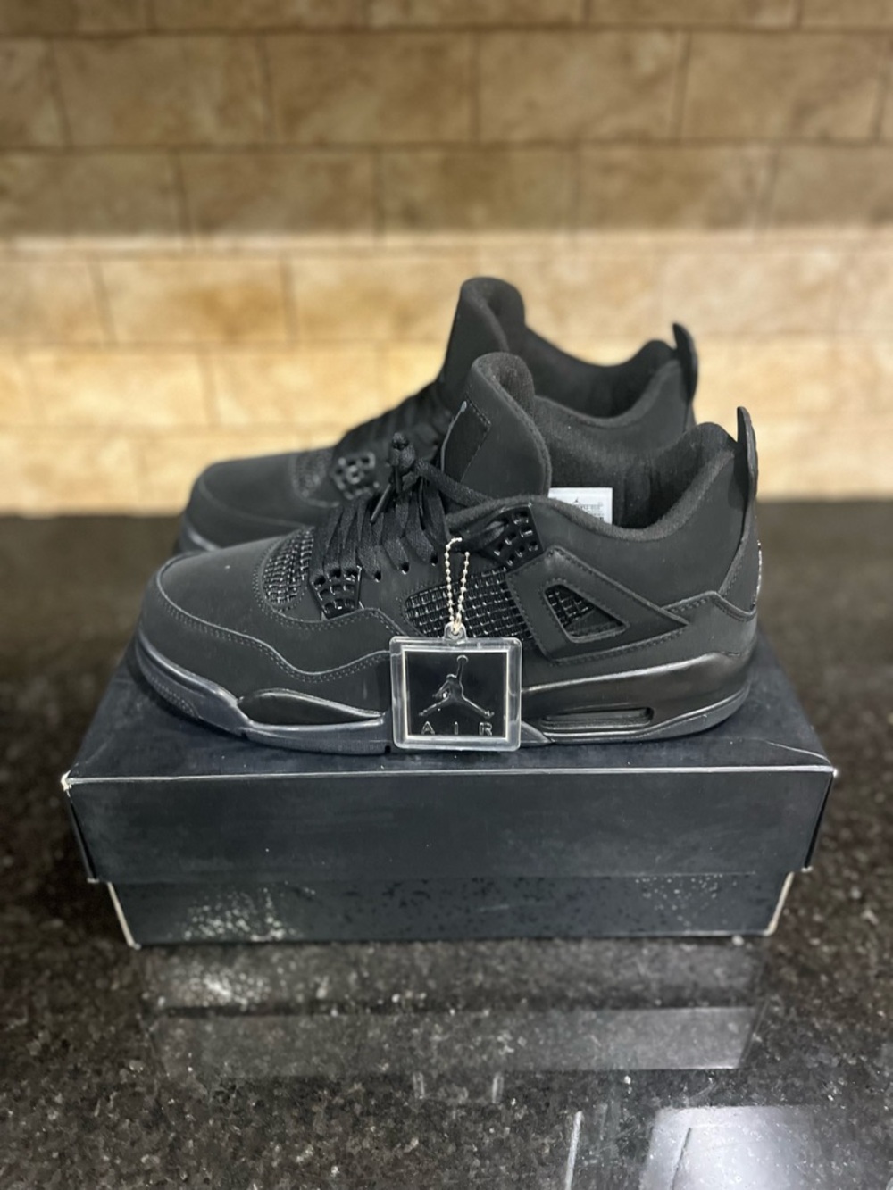 Air Jordan 4 Black Cats 2020 - Picture 2 of 6
